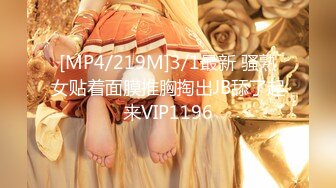 【YZWCD】YC187美女专心挑化妆品！弯腰CD蕾丝边粉内！