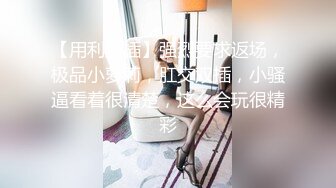 长卷发妹子，卧室中手持镜头自慰掰穴，极品粉色木耳蝴蝶逼，揉搓阴蒂喷尿