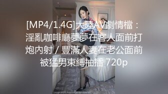 玩的很嗨的嫂子伺候大哥啪啪，温柔的舔弄大鸡巴让大哥无套抽插，抠逼爆菊花，按摩棒摩擦，掰开逼逼让大哥尿