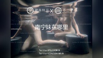 靓女服装店逛街男友在旁敢穿超短裙骚丁前后CD 制服JK学生妹展会做兼职粉色蕾丝内内发现镜头