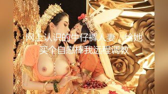 公司女厕偷拍今年刚分配来的女大学生小王一边拉粑粑一边玩手机