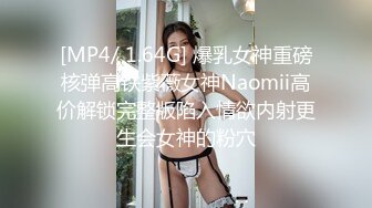 公司厕所偷窥时尚美女设计师抽烟找灵感