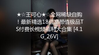 广州车展色魔摄影师各种刁钻角度偷拍众多车模小姐姐各种不经意间的走光 (1)