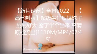 熟女阿姨 屁股翘起来 啊啊 太爽了 小伙被两个巨乳阿姨玩爽了 操着逼同时被假鸡吧爆菊花