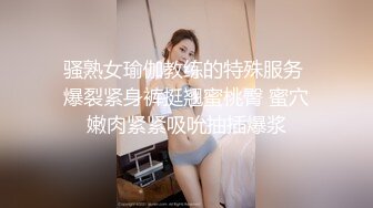 撅着屁股被草嘴的极品骚妇 全程露脸黑丝女仆诱惑 口交大鸡巴 被大哥后入抽插 激情上位抓的奶子疼