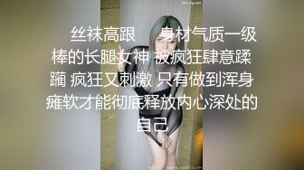 圆润大白美乳新人妹子独自在家寂寞黄瓜自慰，揉捏奶子特写掰穴，拿出黄瓜插入进进出出，很爽高潮流出白浆来