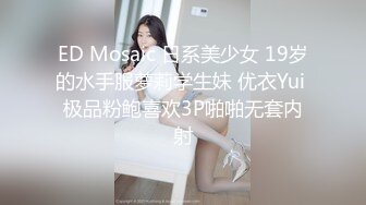 餐厅女厕果断跟拍美艳动人的小姐姐