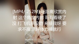 商城跟随偷窥眼镜JK学生妹 清纯靓丽 蓝色小内内包着小屁屁