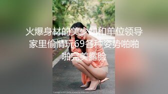 极限露出人气女神【爱吃菠萝】私拍，男公厕捆绑挑战，全裸街边行走，与摄影师户外四处做爱