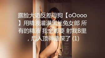 《魔手☛外购☀️极品CP》地铁女厕全景偸拍络绎不绝的年轻小姐姐方便☀️美女多亮点多，妹子换奶罩一对大奶又圆又挺手感绝对一流 (3)