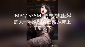 YC商场抄底黑吊带齐逼裙黄发美妞,透明内右侧浸湿前面壹片乌黑