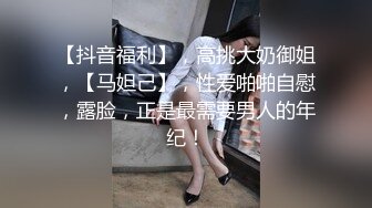 妮可拥有优雅、时尚和性感。在她的紧身连衣裙和轻薄的内衣中，她所需要的只是合适的男人来满足她唯一的渴望