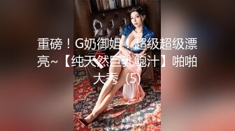 【结婚照下出轨】永州瑜伽张老师带野男人去婚房在结婚照下啪啪~不知她老公看到会心疼吗!