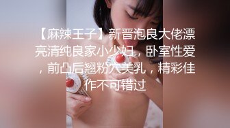 《母子乱伦》趁妈妈喝多找朋友来和妈妈一起玩3P开发她的屁眼