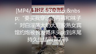 绝代双骄TS奚梦瑶跟姐妹双飞老公，性感的丝袜，两根大屌一前一后伺候老公，这场面这妖声看着都来感觉了！