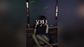 【魔手外购】美女如云！色胆包天坑神潜入商场女厕，前后位逼脸同框，特写偸拍多位小姐姐方便 (1)