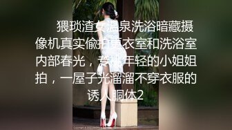 00后水灵灵短发小仙女，近距离把粉嫩肥美鲍鱼掰开展示，配合度高被干得高潮了1