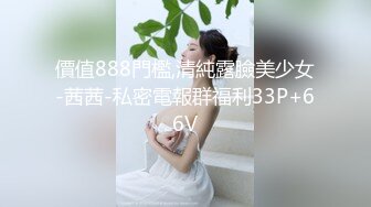 【OnlyFans】逃亡JJ爱KK，狂干群P，大型淫乱场面，两人真实夫妻，女的身材超级棒，群p的场面太过震撼 15