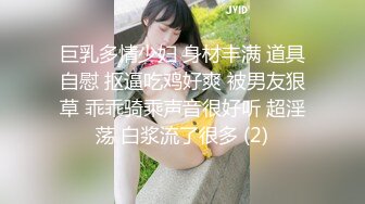 真实迷晕年轻漂亮的小妹子，身材苗条阴毛浓密，抠穴丝袜玩得不亦乐乎，小妹子的鲍鱼都出水了真是紧