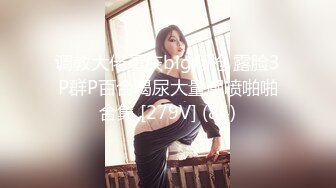 商场门口TP一个真空逛街的骚女 一线天无毛逼和粉嫩红乳头太挑逗诱人了