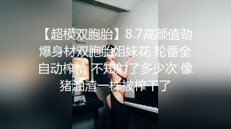 4月最新私房大神极品收藏 商场女厕后拍系列 少妇，牛仔裤美女，黑色短裙嫩妹