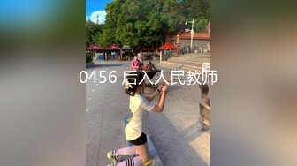 金发00后嫩妹被瘦子胖子轮流操，花臂纹身尖尖小奶子，扶着屁股后入猛顶，深喉插嘴，瘦子操完胖子继续干