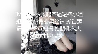 [MP4/ 1.03G] 酒吧少妇激情4P，露脸颜值不错伺候三个大哥，交大鸡巴，让三个大哥在床上玩弄