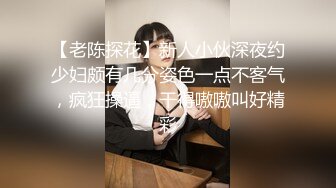 大屁股妞家中水晶鸡巴自怼