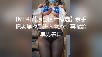 跟随偷窥跟闺蜜出来散步的漂亮小姐姐 吊带肉丝 黑内内紧紧抱着小屁屁