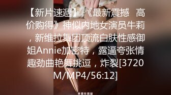 《极品CP魔手外购》火爆商场女厕固定4K镜头拍脸移动镜头拍私处，各路年轻美女美少妇方便，有美女也有极品B[ (4)