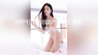 360酒店摄像头近距离偷拍小哥背着女友和她的胖闺蜜开房