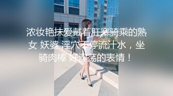 十月水上乐园更衣淋浴室偷拍身材不错的苗条靓女独自一人淋浴