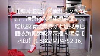 [MP4/ 980M] 表哥约婊妹草逼还免费，淫乱的房间激情啪啪旁边还有好姐妹，全程露脸激情啪啪主动上位抽插