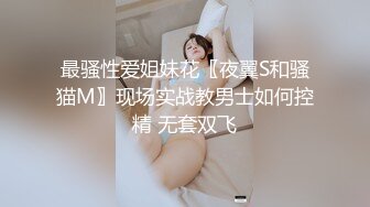 [MP4/ 967M]&nbsp;&nbsp;阿姨很忙看着自己的骚女儿在床上被大哥爆草抽插，陪狼友互动撩骚吃女儿奶子