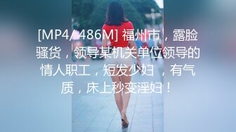 第一次见这么骚的小女人，全程露脸全是纹身，跟狼友互动撩骚听指挥，抽着小烟自己抠逼，撅着屁股