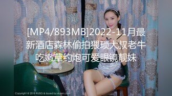 白嫩的妹子撅起屁股露出丰满阴唇，椅子上道具双插自慰享受高潮刺激