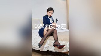 短发高颜值气质丰满妹子自摸扣逼诱惑，揉搓大奶近距离特写手指插入扣弄，快速摩擦非常诱人