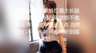 中午吃饱饭无聊去厕所守候偷拍漂亮女同事嘘嘘出来拍脸