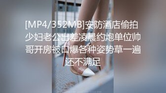 写字楼女厕偷拍一身黑装美女正反被拍两次肥臀肥逼