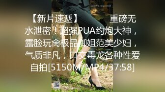 有纹身的小女人大白天伺候男友激情啪啪，奶子比心先洗干净再舔弄大鸡巴，让小哥玩着奶子各种抽插，呻吟可射