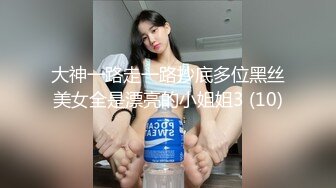 肉欲系大奶新人美女！小背心牛仔短裤！厨房激情诱惑，掏出奶子揉捏，振动棒抽插肥穴骚的很