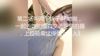 脸上有颗痣长相文静美女小尺度诱惑，揉捏奶子脱下内裤翘起美臀，白皙圆润屁股非常，看着非常诱人想插入