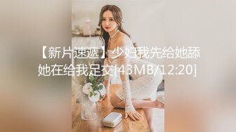 第一白虎美穴18极品萌妹，扎着麻花辫黑白丝袜，翘起双腿给你看小穴，按摩器玻璃棒双管齐下，奶子上抹酸奶浴室喷水