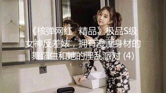 短裙小妹假鸡巴吸门上自插