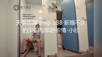 [MP4/ 991M] 双飞熟女人妻 奶子大 鲍鱼粉 从客厅操到阳台 骚叫不停 操喷了 胆子真大 对面一览无余