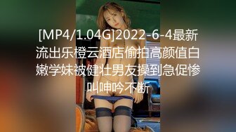 黑丝小少妇露脸跟两个小哥玩3P，让小哥调教听狼友指挥