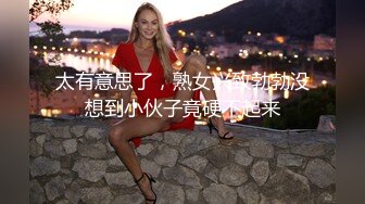 潜入公司内部公厕偷拍两个妹子的鲍鱼