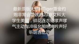 圆床近景秃头领导带年轻小蜜开房偷情