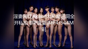 商场女厕近距离偷窥白衣美女不敢坐半蹲着尿的小嫩B