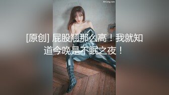 小骚货爬在床上让后入。穿着制服是真的骚